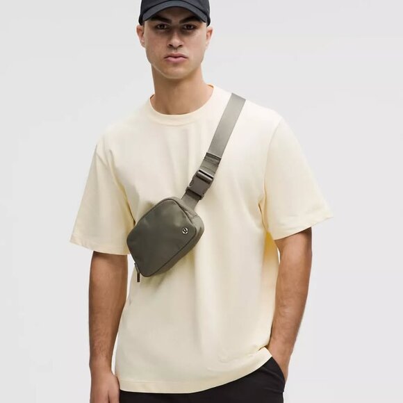 Lululemon Everywhere Belt Bag 1L in Army Green, BNWT - Picture 6 of 7